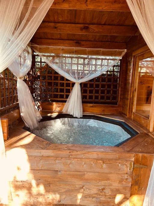 Chalet Bois Jacuzzi Bessan Eksteriør billede